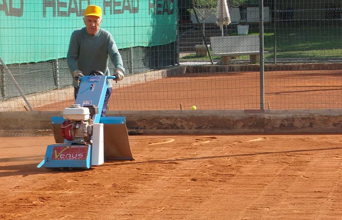 Manutenzione straordinaria campi tennis in terra battuta